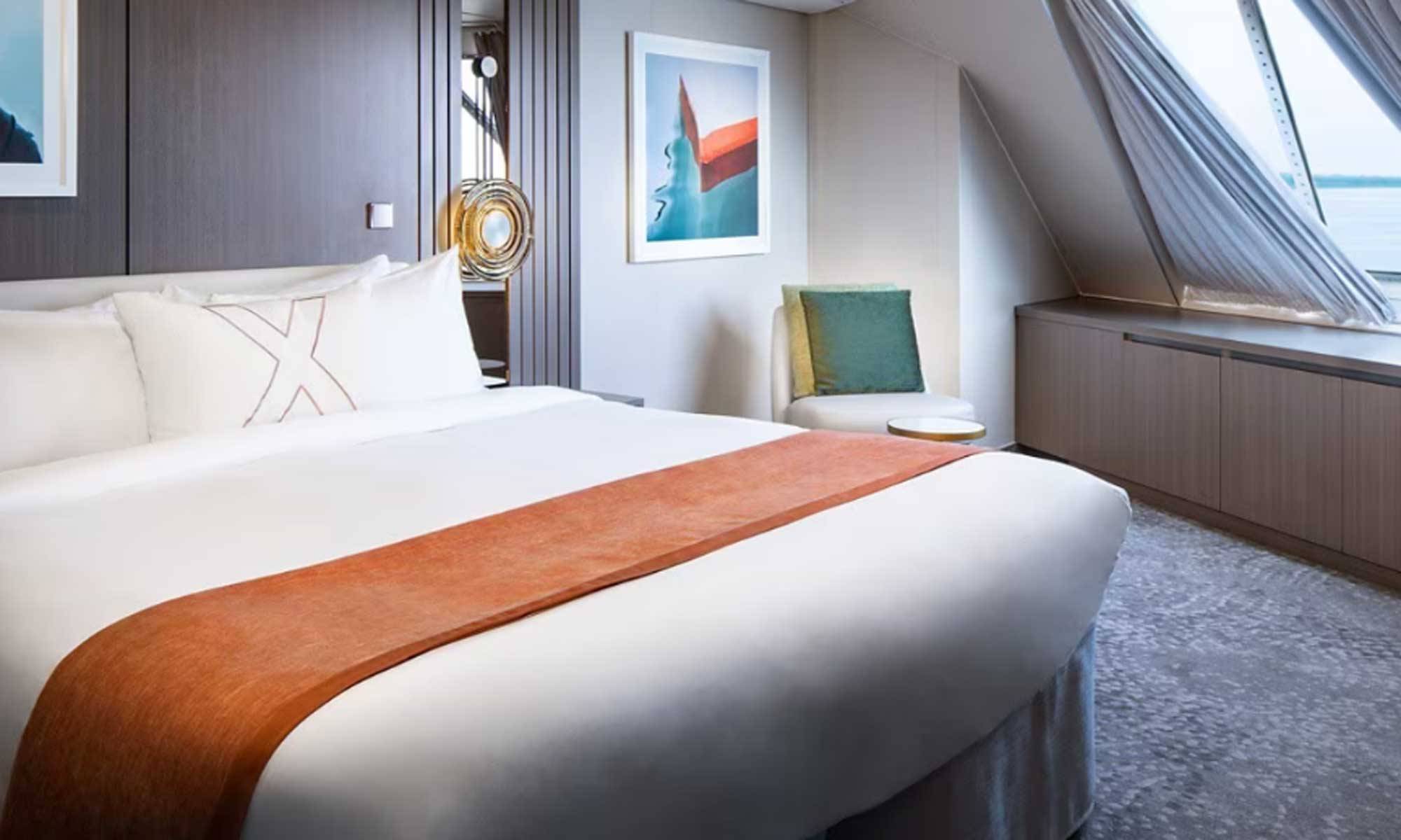 Celebrity Eclipse Horizon Suite bedroom