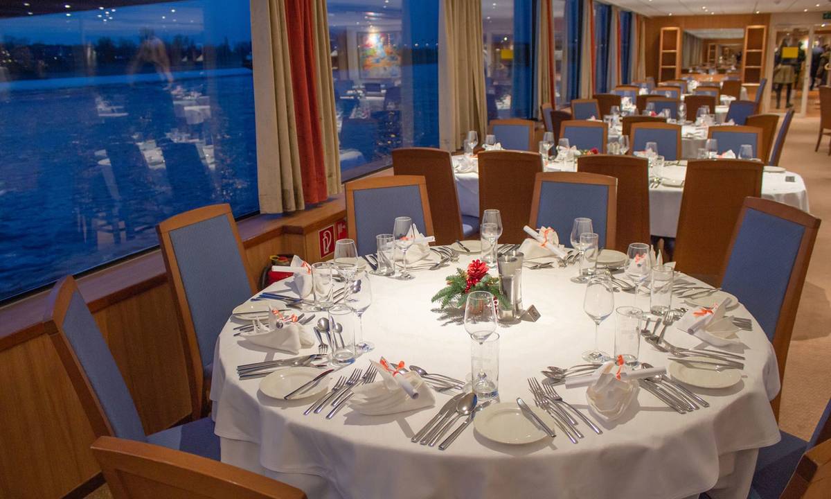 Rhein Symphonie Panorama Restaurant Abend