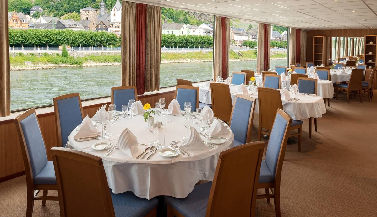 Rhein Symphonie Panorama Restaurant bei Tag