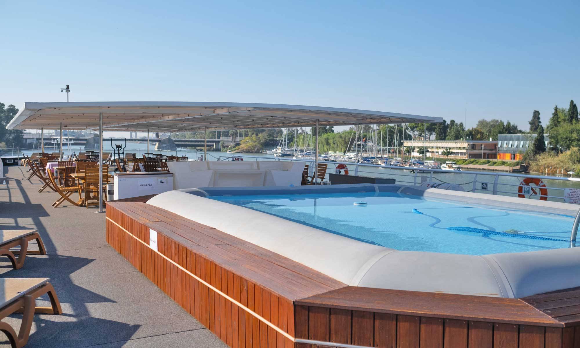 La Belle de Cadix Sonnendeck mit Pool