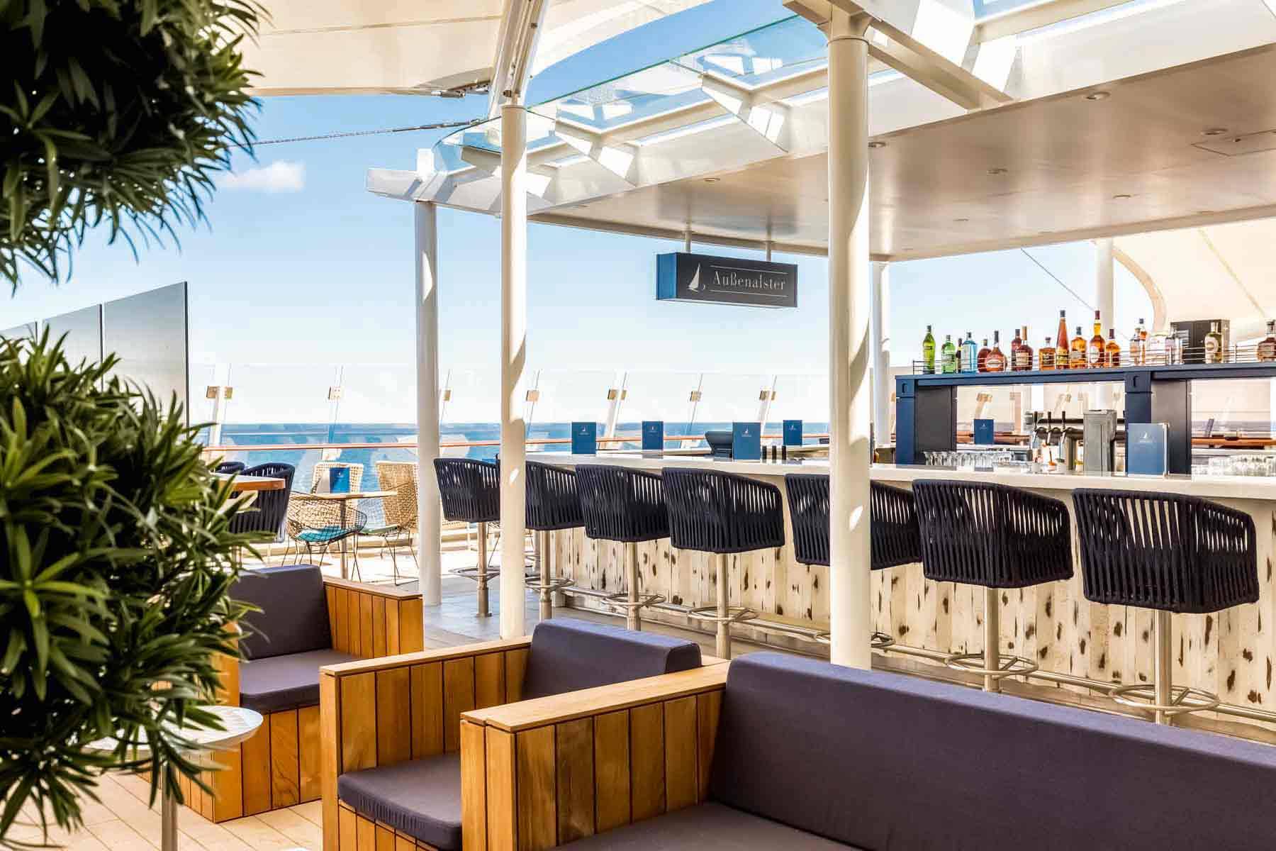 Mein Schiff 6 Außenalster - Bar & Grill