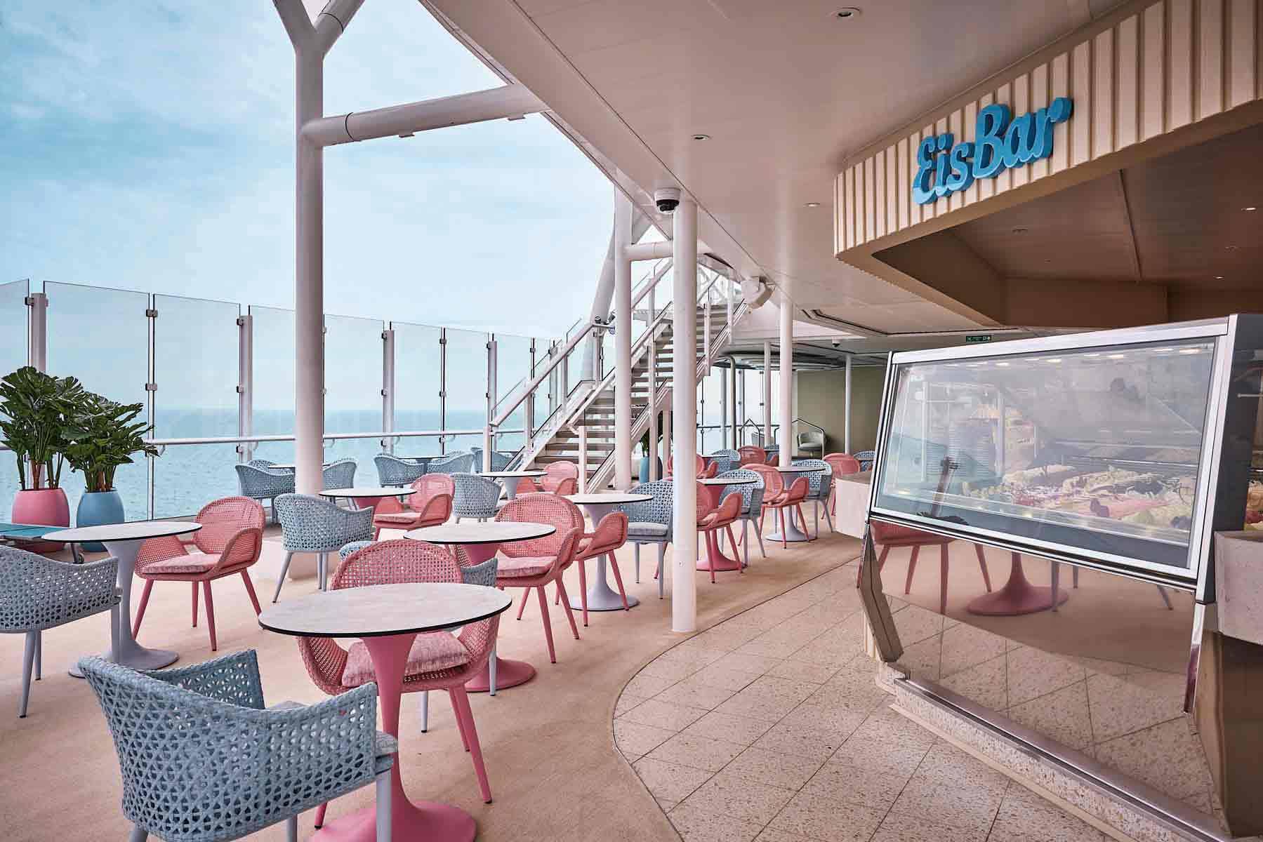 Mein Schiff Relax ice bar