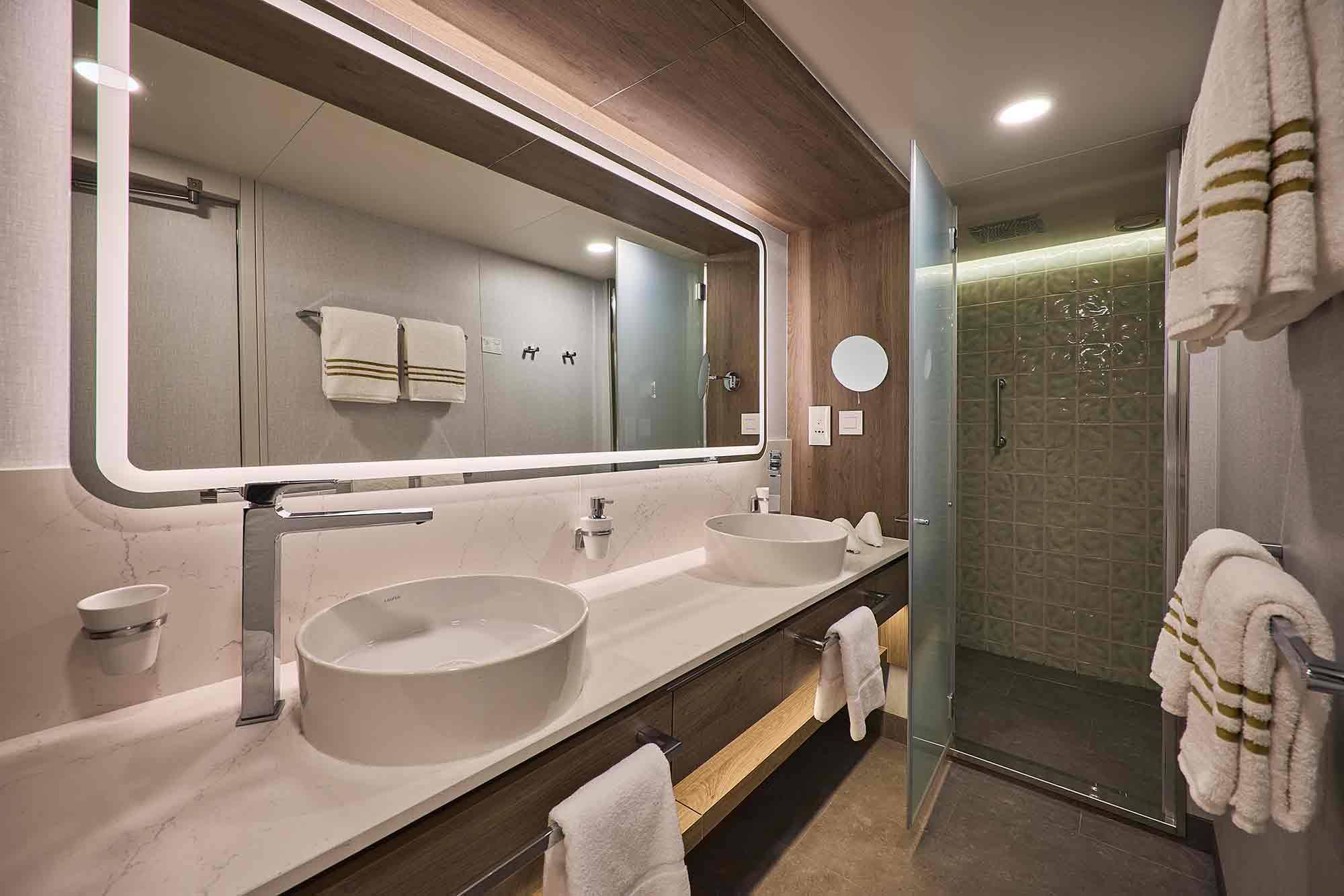 Mein Schiff Relax Fernweh (Wanderlust) Suite bathroom