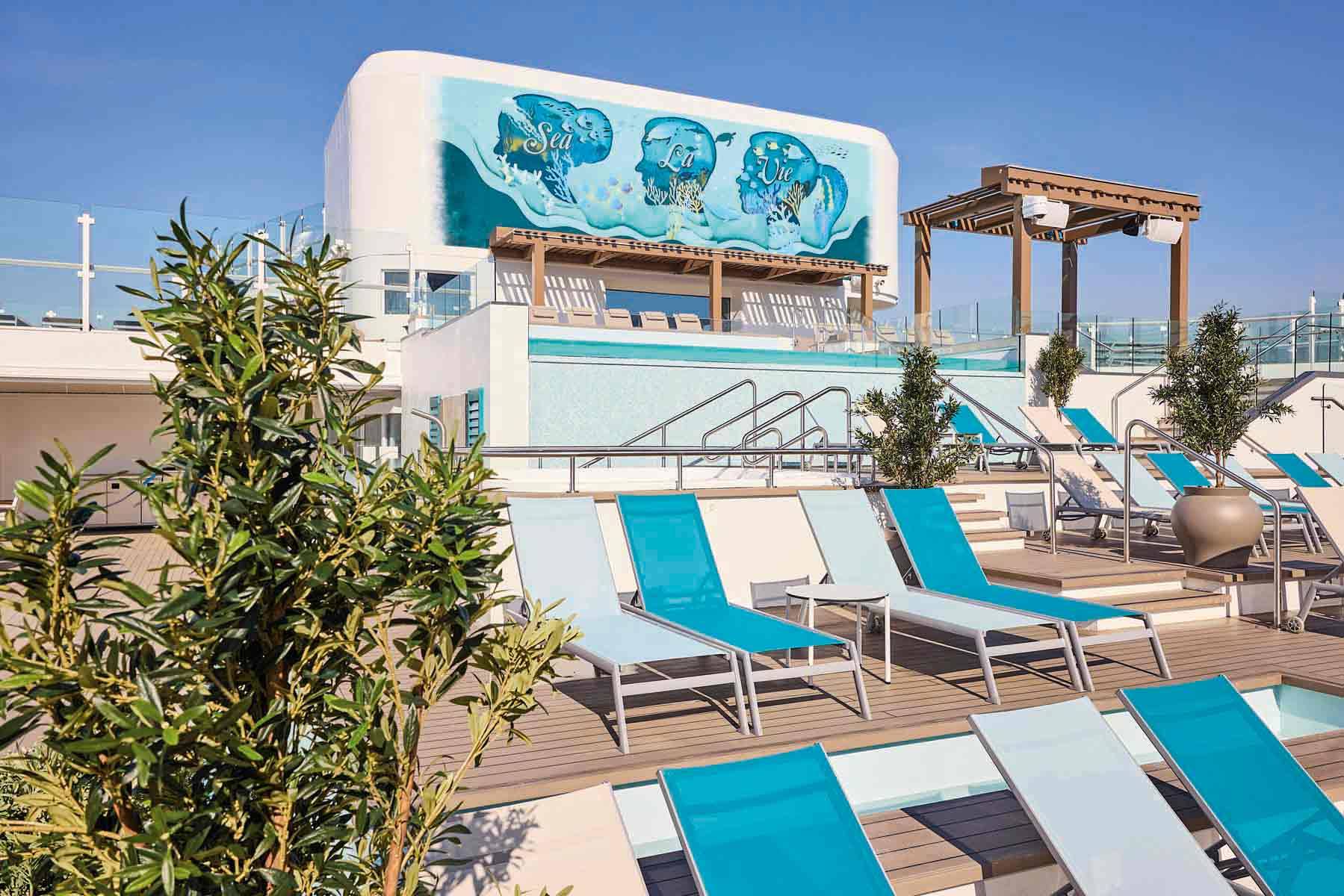 Mein Schiff Relax Infinity Pool on the Agora deck