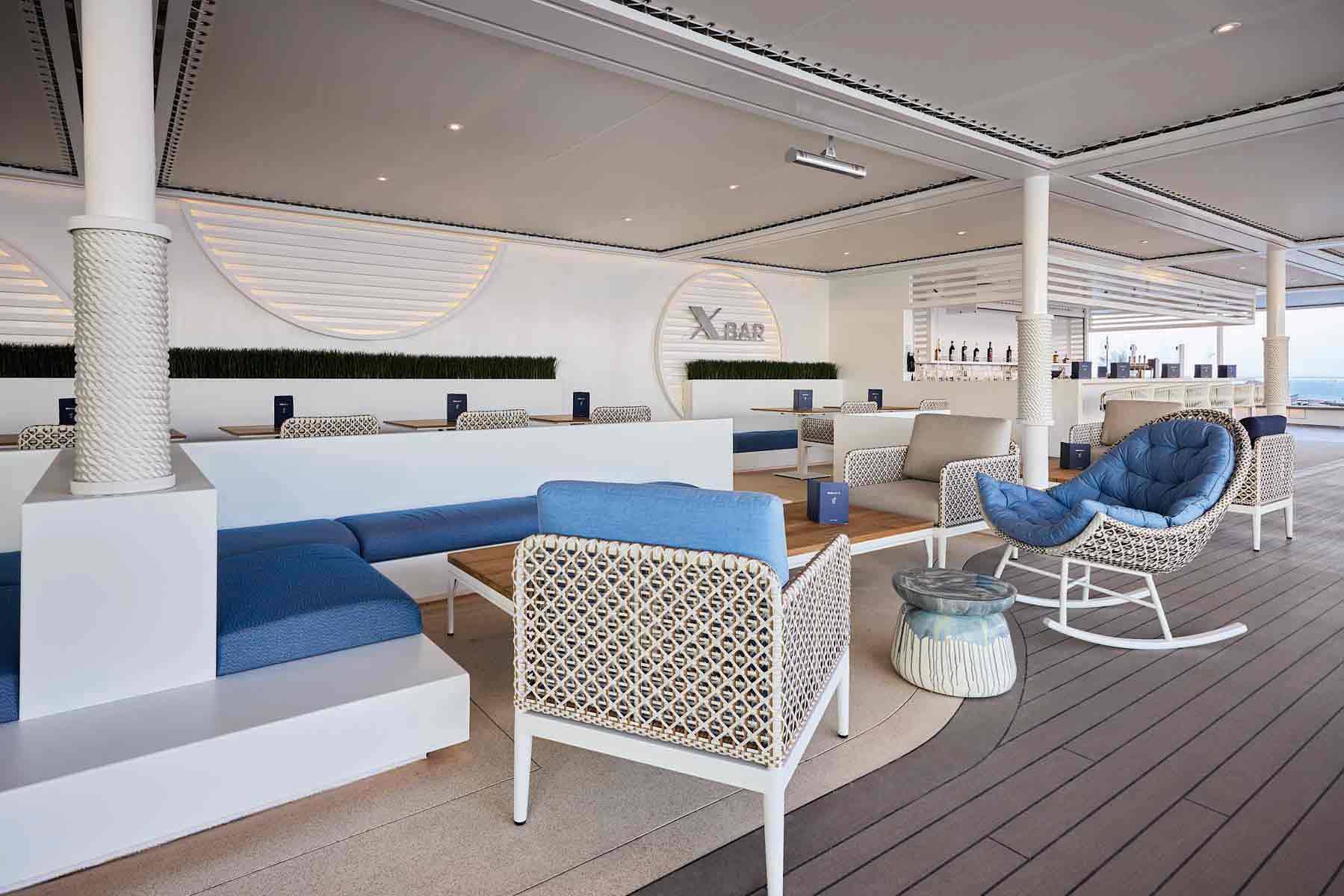 Mein Schiff Relax X-Bar on the X-Sundeck