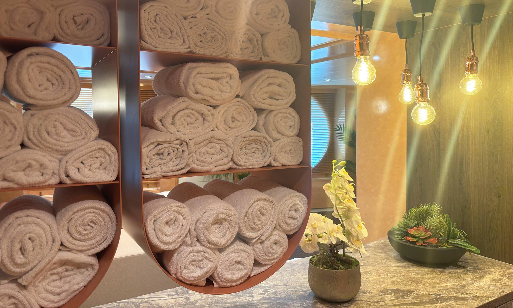MS Belvedere Wellnessbereich mit Sauna und Whirlpool