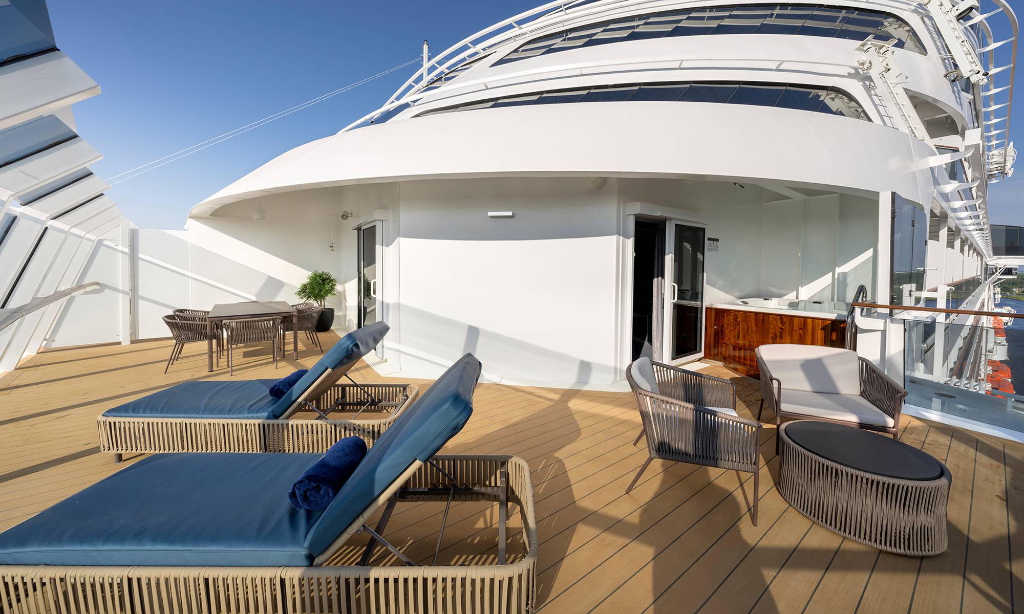 MSC Euribia MSC Yacht Club Royal Suite Balkon