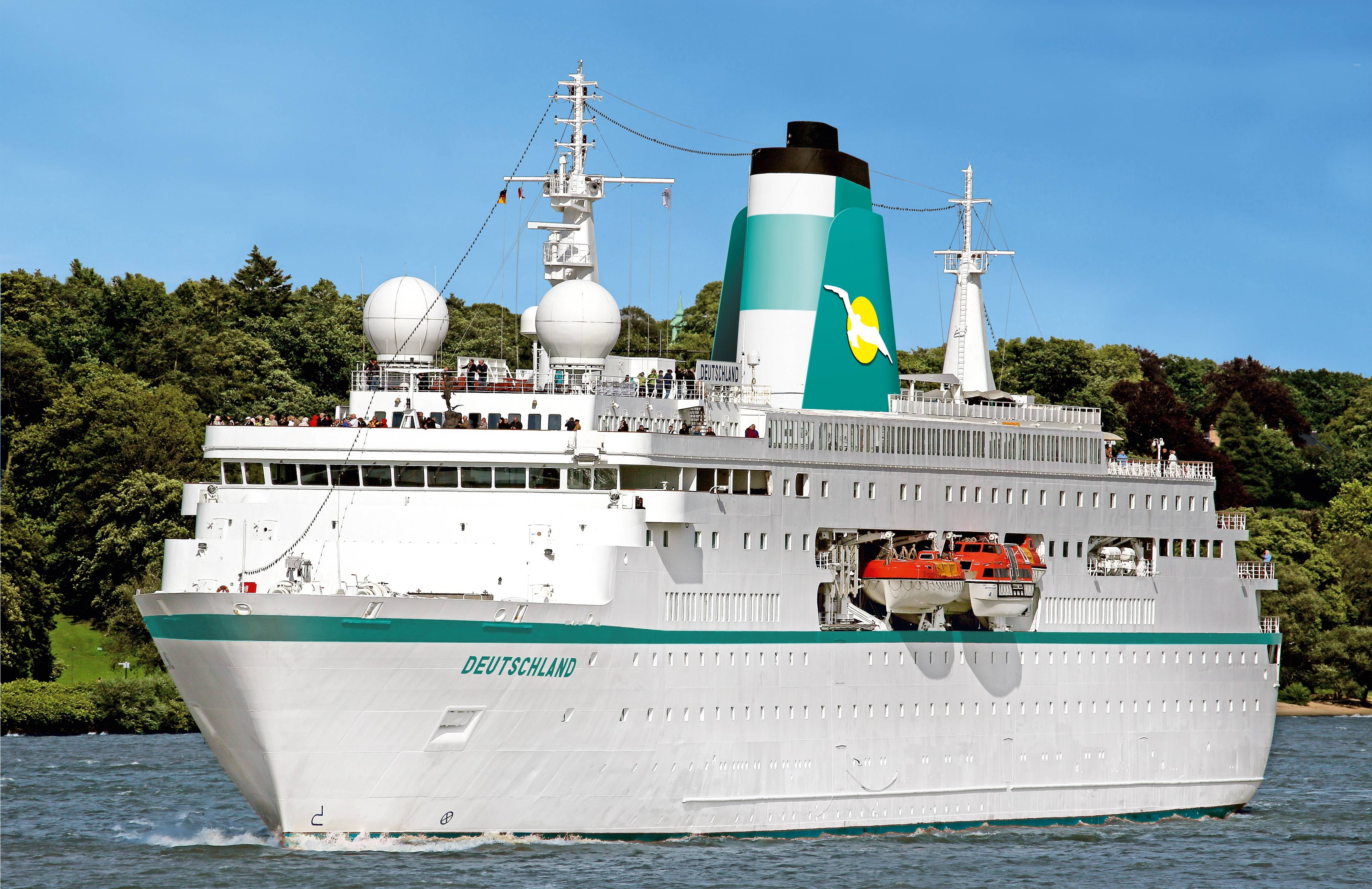 M/S Deutschland 16 days British Isles Cruise