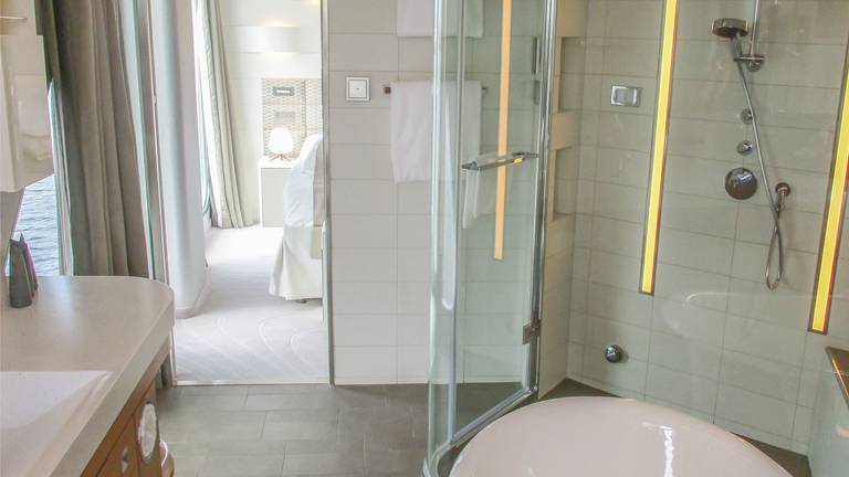 Hanseatic Nature Grand Suite bathroom
