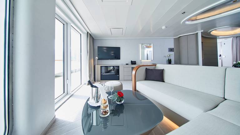 Hanseatic Nature Grand Suite livingroom