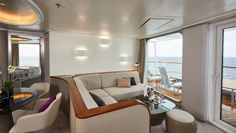 Hanseatic Nature Grand Suite livingroom