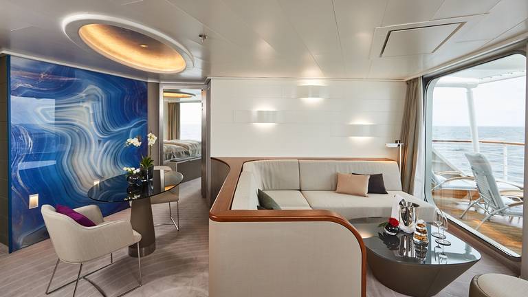 Hanseatic Nature Grand Suite livingroom