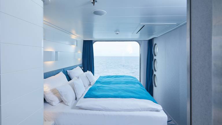 Hanseatic Nature Junior Suite bed