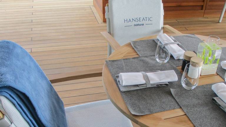 Hanseatic Nature Lido outdoor area