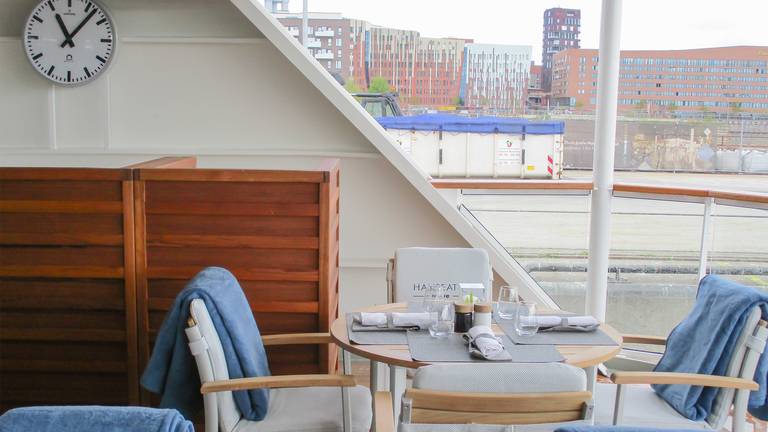 Hanseatic Nature Lido outdoor area