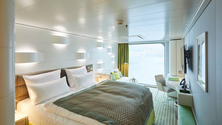 Hanseatic Nature panorama stateroom