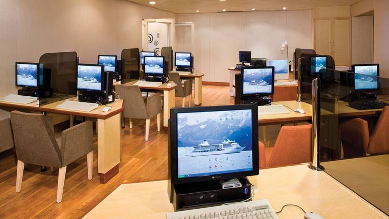 View Seven Seas Mariner: