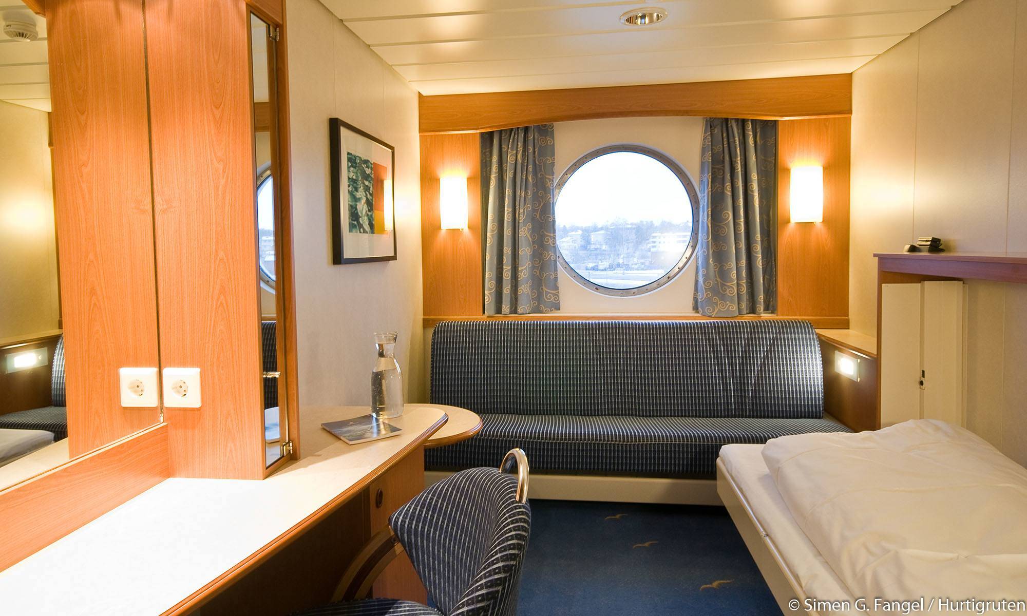 Midnatsol Arctic Superior ocean view