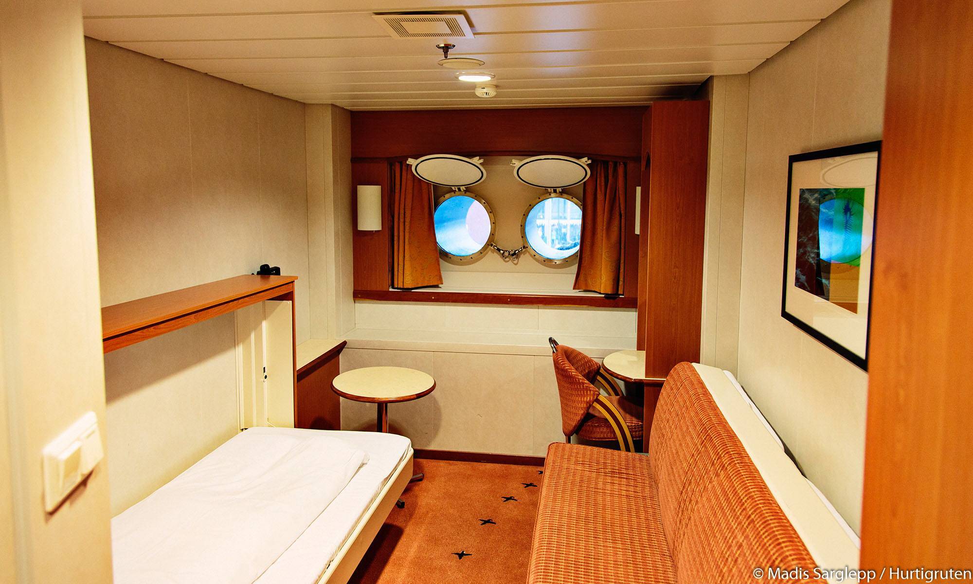 Midnatsol exterior stateroom