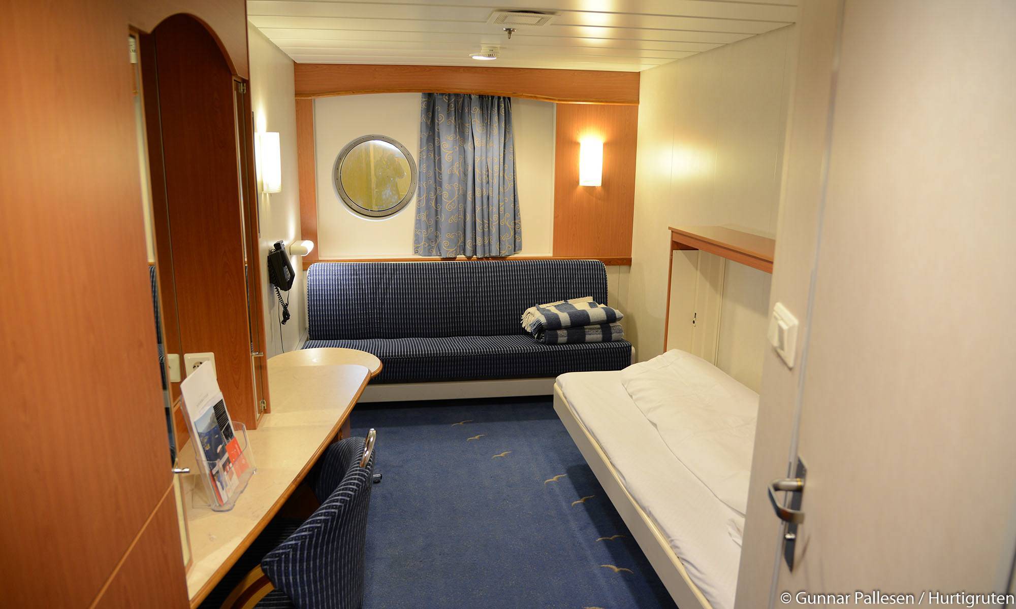 Midnatsol stateroom single beds