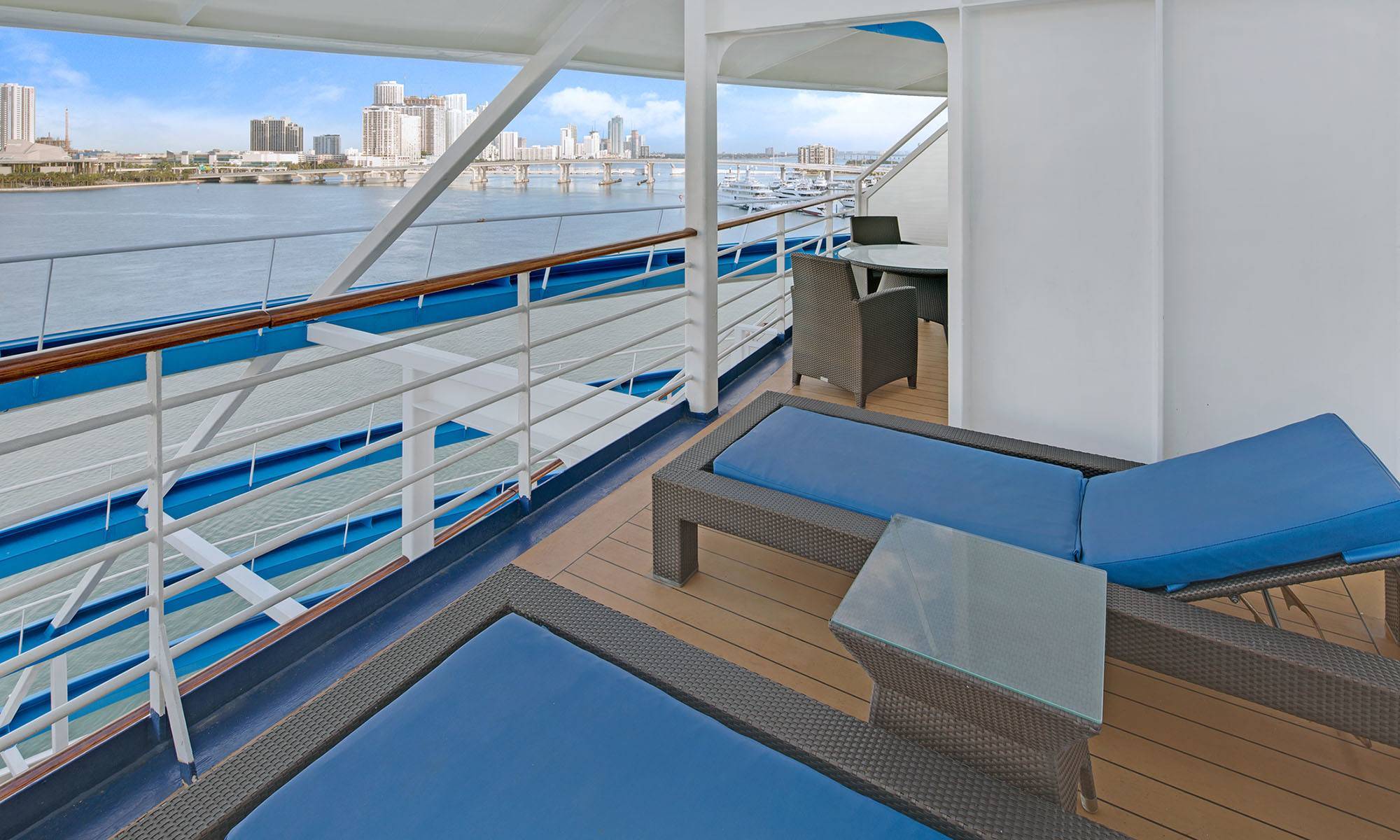 Navigator of the Seas Royal Family Suite Balkon
