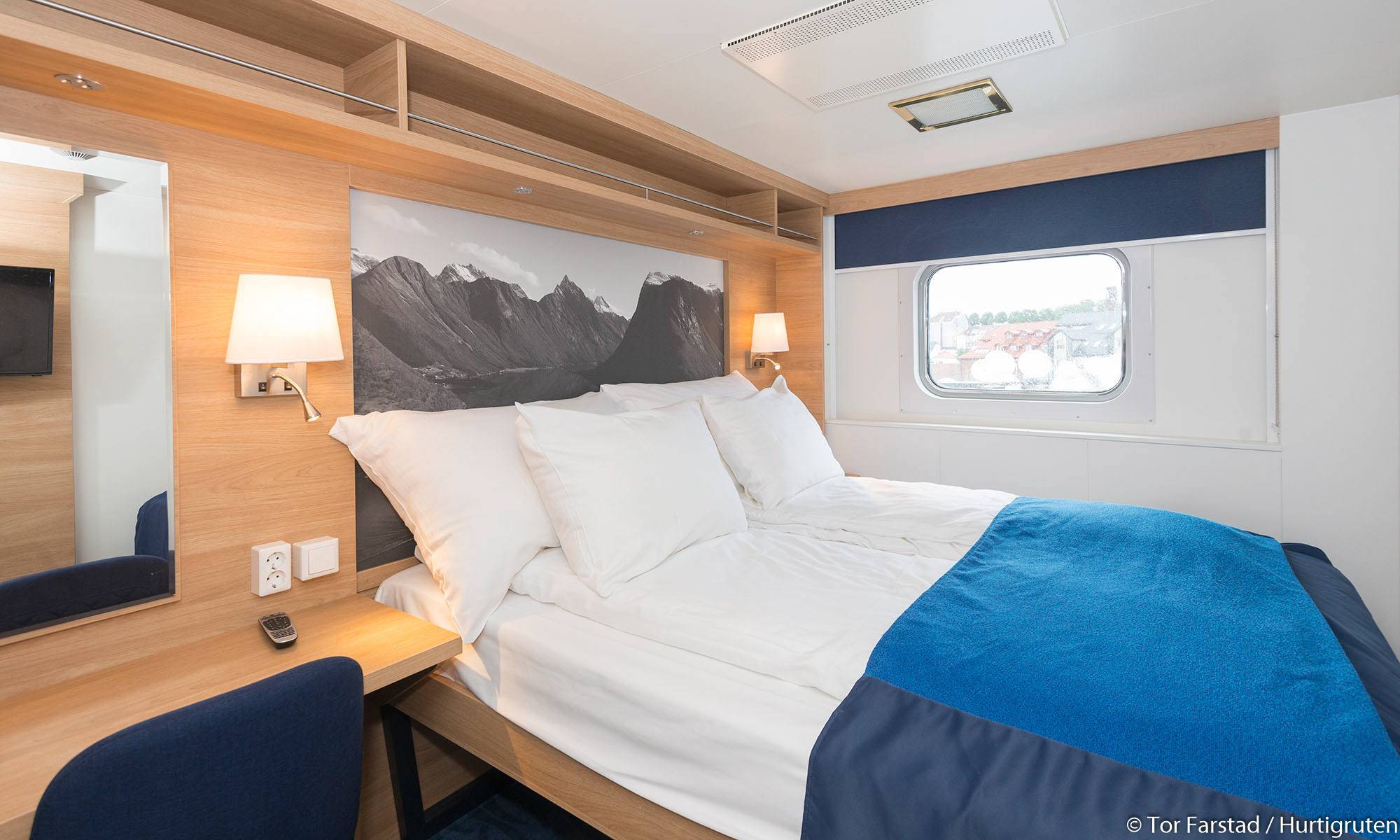 Polarlys Arctic Superior stateroom