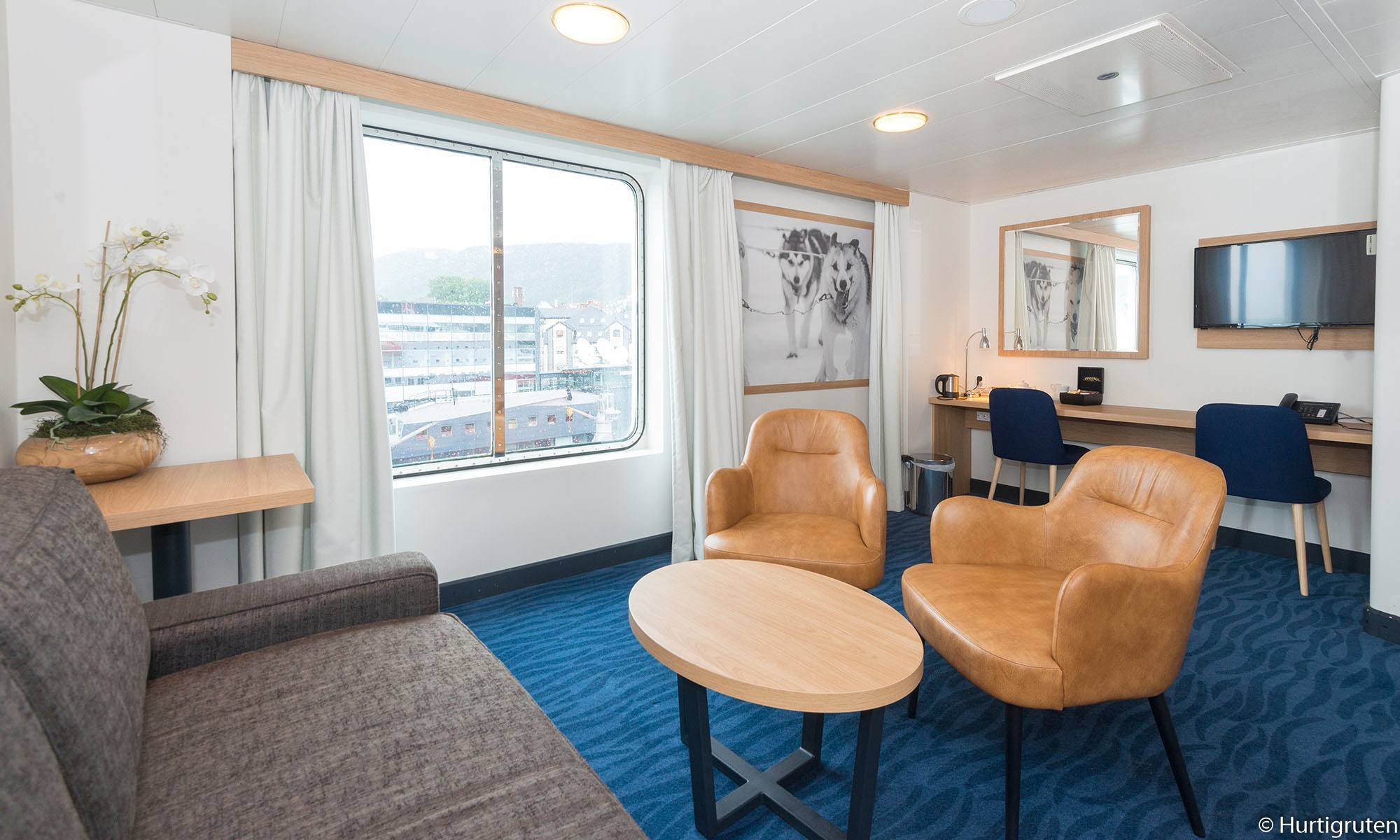 Polarlys Expedition Suite living area