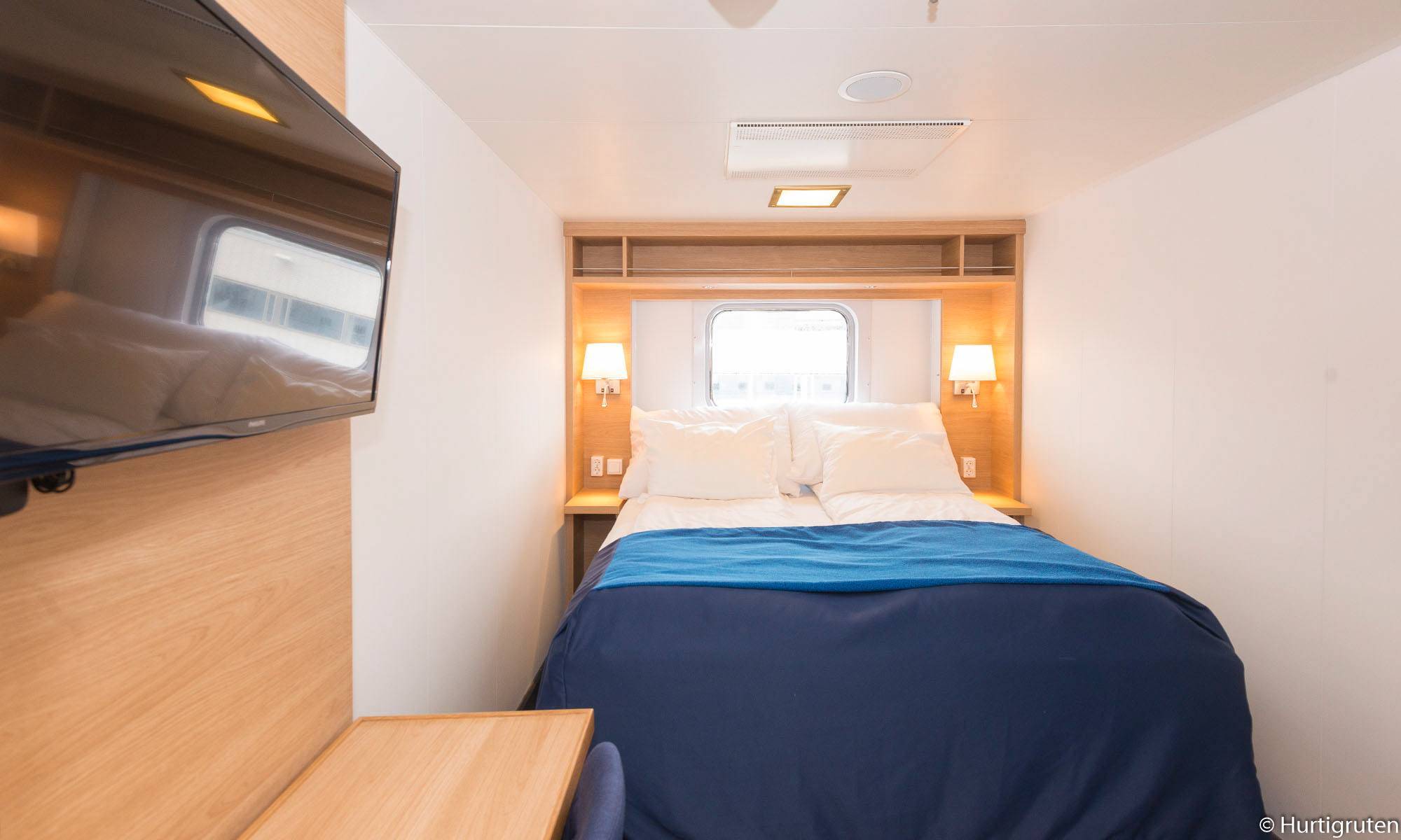 Polarlys inside stateroom