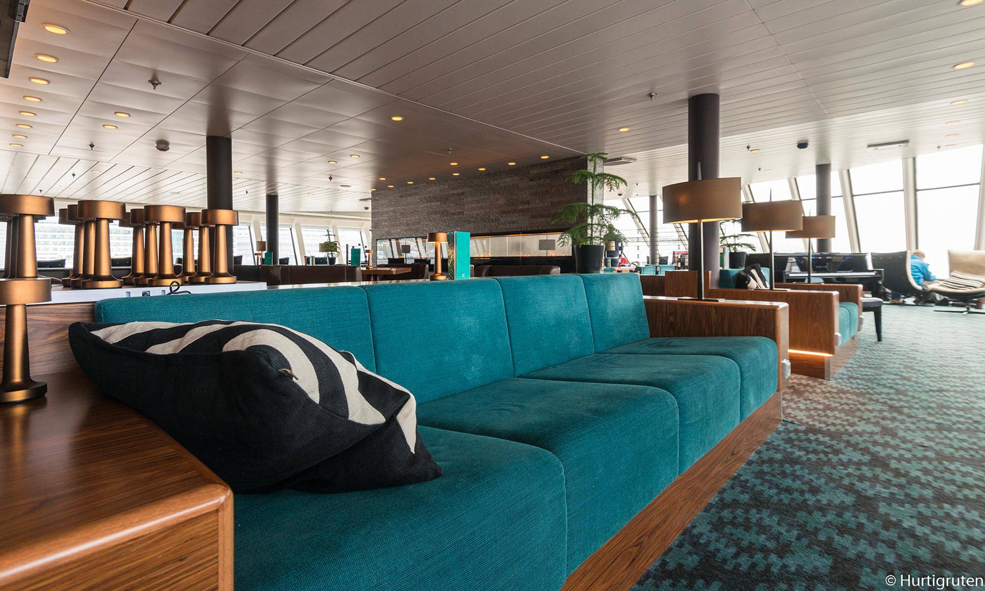 Polarlys lounge seating area