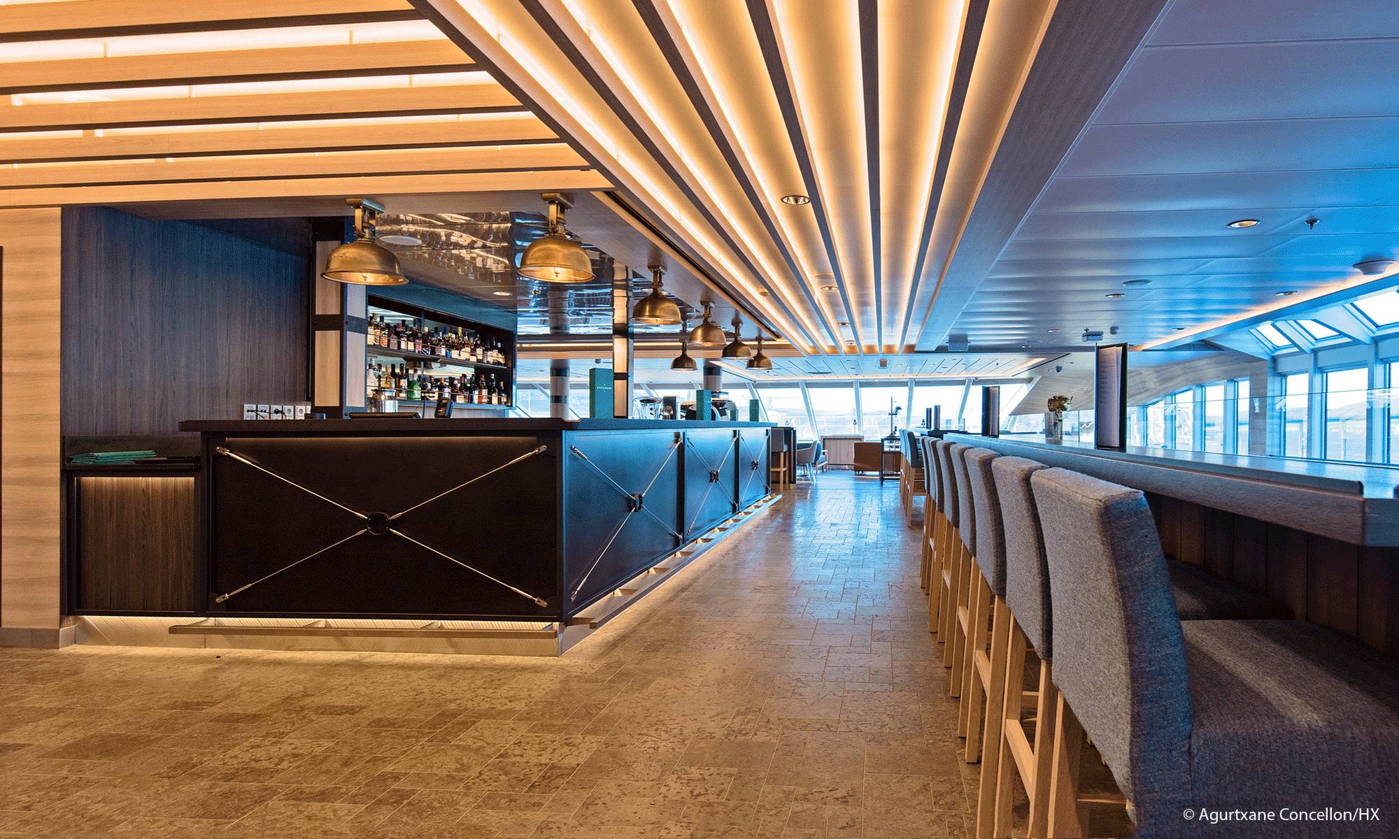 Roald Amundsen Explorer Lounge & Bar